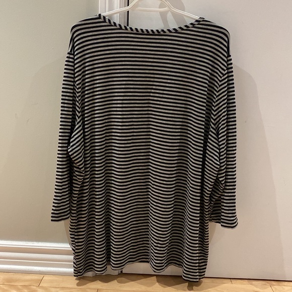 Claire France Black and White Striped Top with Design - Picture 6 of 6